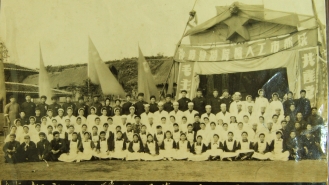 1951年成都市工人医院首批医护人员合影